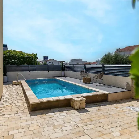Dora Family Only Apartment Vodice